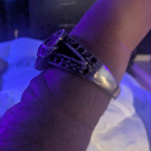 Elegant Silver Knot Ring - Picture 8 of 14